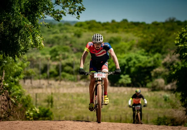 Ciclistas em prova