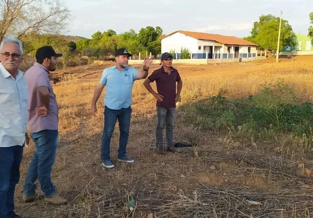 Construção de quadras esportivas em Oeiras