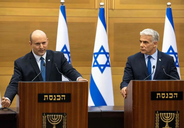 Primeiro-ministro de Israel, Naftali Bennett (esquerda), e ministro das Relações Exteriores, Yair Lapid (direita)