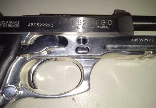 Arma de fogo de uso restrito apreendida