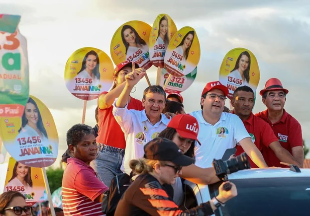 Rafael e Wellington durante caminhada em Nossa Senhora dos Remédios