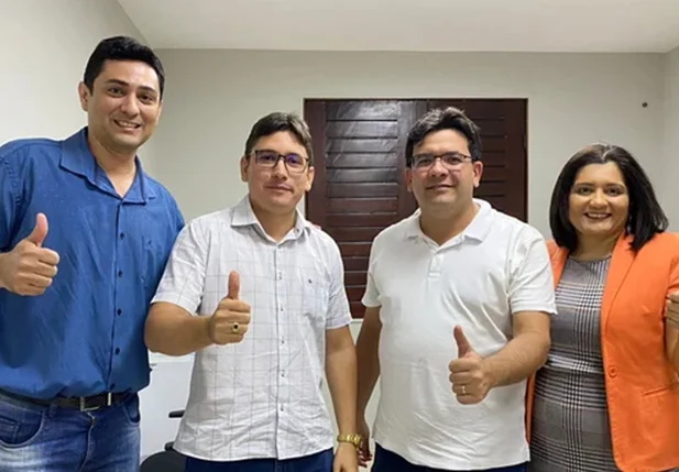 Rafael Fonteles ao lado de lideranças do PDT de Picos