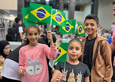 Grupo de 32 brasileiros deve aterrissar em solo brasileiro na próxima segunda-feira (13), às 23h30
