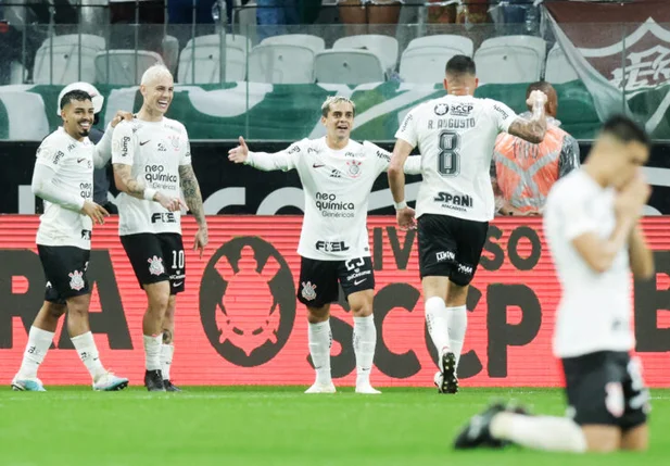 Corinthians venceu Fluminense com dois gols de Roger Guedes