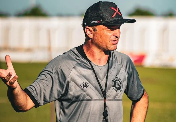 Fernando Agostini, técnico do Corisabbá
