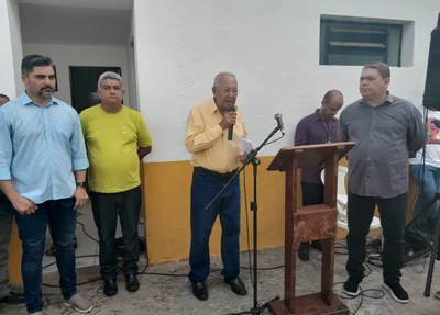 Dr. Pessoa entrega reforma do Mercado da Vermelha