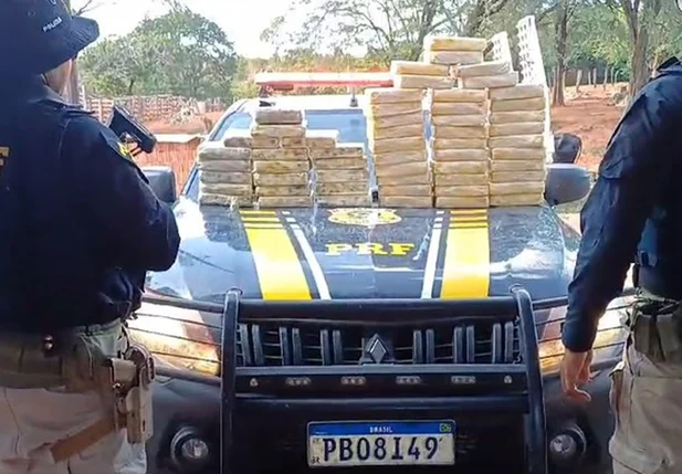 PRF apreende 57 kg de drogas dentro de veículo em Gilbués