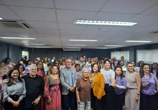 Simpatizantes da causa e autoridades no evento