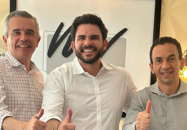 Dr. Marcus Vinícius se reuniu com secretários em Floriano
