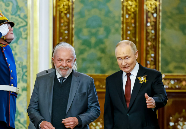 Presidente Lula ao lado do ditador da Rússia, Vladimir Putin