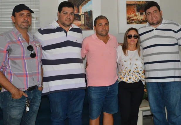 Hugo Victor recebe apoio de vereadores da oposição