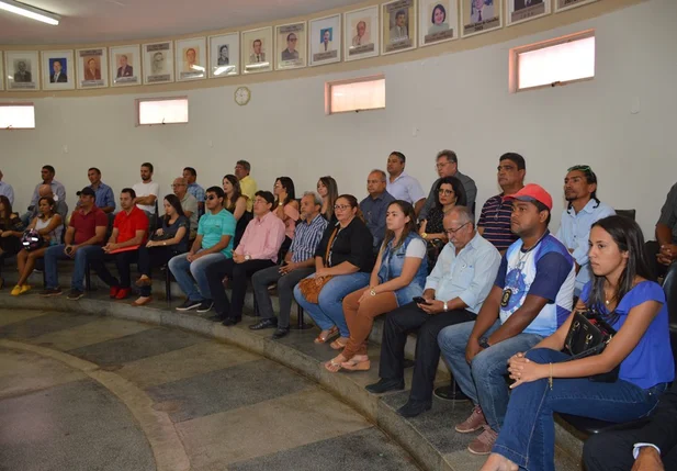 Amigos e correligionários prestigiam posse de Antônio Moura