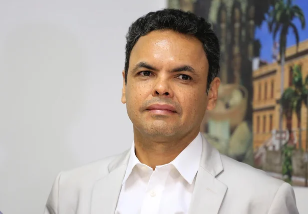 Prefeito de São João do Piauí, Gil Carlos
