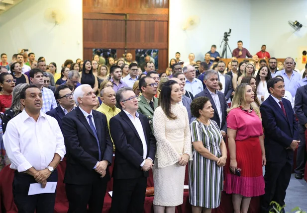 Autoridades presentes na solenidade