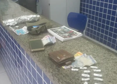 Material apreendido com os dois acusados de tráfico 