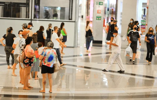 Movimento no Shoppings 