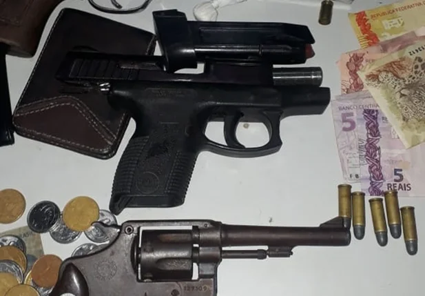 Armas apreendidas pela Polícia Militar