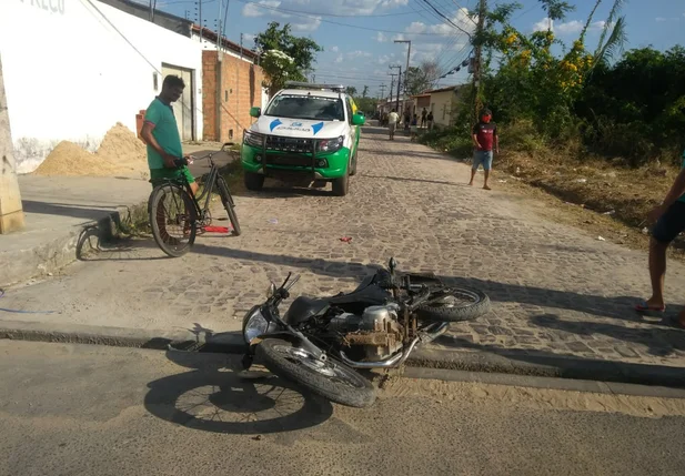 Motocicleta foi apreendida pela PM